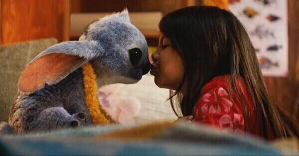 Abbiamo visto Lilo &amp; Stitch al cinema, ma com&#039;&egrave;? Dopo Mulan, Biancaneve e La Sirenetta, la Disney azzecca (finalmente) un live action. Perch&eacute;? No a messaggi forzati e fedelt&agrave; all&#039;originale...