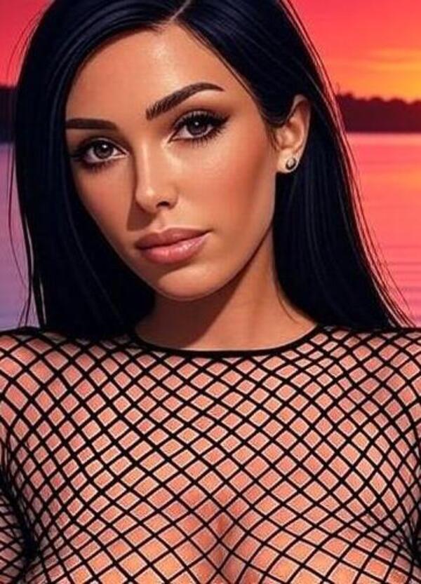 NELLA RETE DEL SUO TOP. Bianca Censori in foto senza Kanye West n&eacute; vestiti: si vede tutto, tra sopra a buchi e sotto trasparente. E su Instagram i &ldquo;connotati&rdquo; scompaiono per la censura. Ma rimane l&rsquo;ombra di Kim Kardashian...